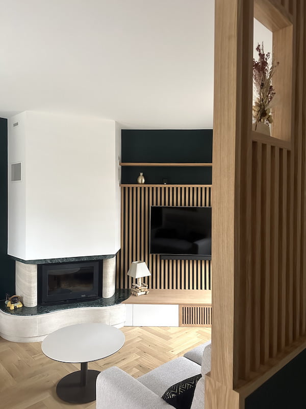 Agencement sur mesure autour d'une cheminée existante à Beaurepaire